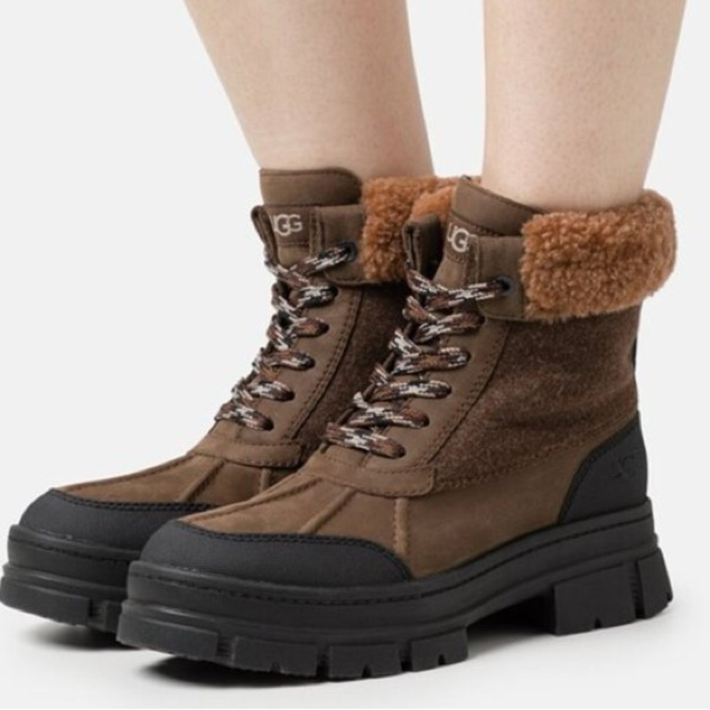 UGG Ashton Addie Boot. Size 8.5 Women 
N8-08